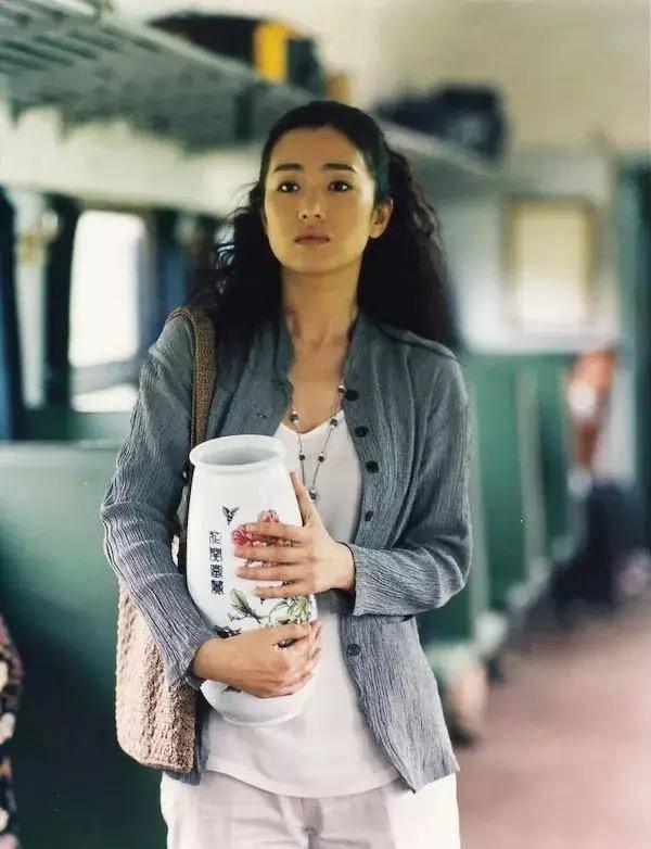 《周渔的火车》:那诗意的爱情,只是情欲的一剂春药