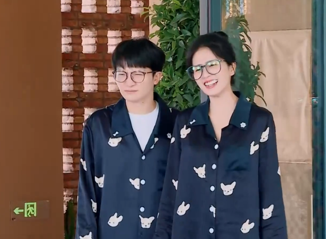 《奔跑吧》睡衣专场暴露明星身高：白鹿只穿拖鞋也比赵露思周深高