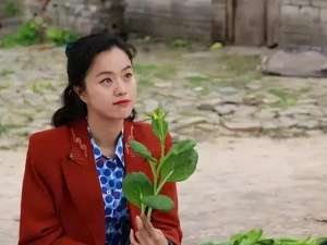 何翯(演员何翯:戏里土的掉渣,戏外嫁帅气初恋老公,一家三口其乐融融)