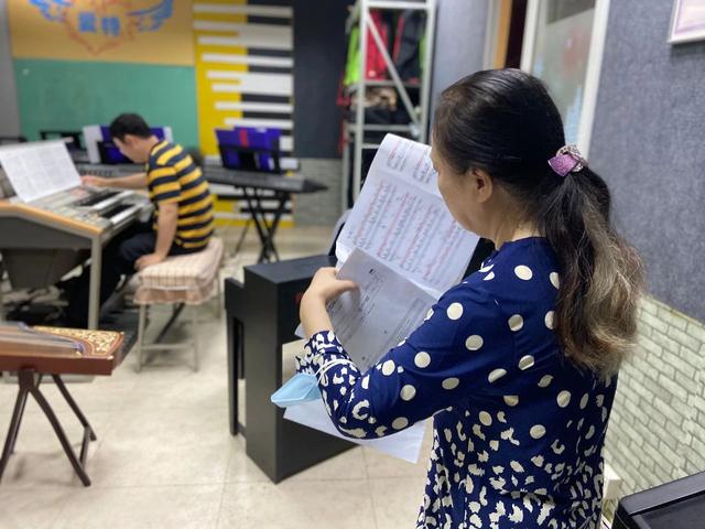 一位大龄自闭症患者母亲的自白:我只想比孩子多活一天