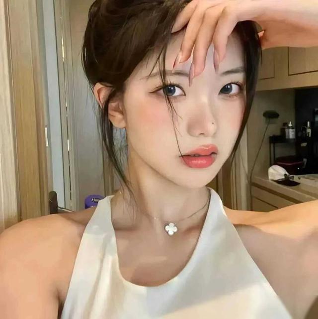 纯欲女生照片 纯欲风的女生头像ins 2024女生头像ins高级质感纯欲风