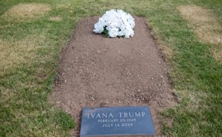特朗普前妻伊凡娜：离婚后一生未改夫姓，逝后被特朗普当家人安葬