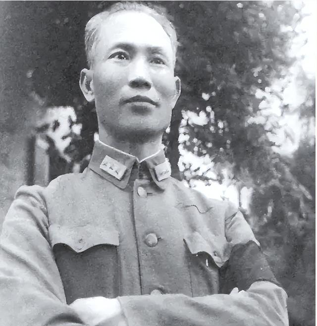 送走陈诚夫人后,卫立煌的夫人大怒:救你们一家,却坑了我们一家