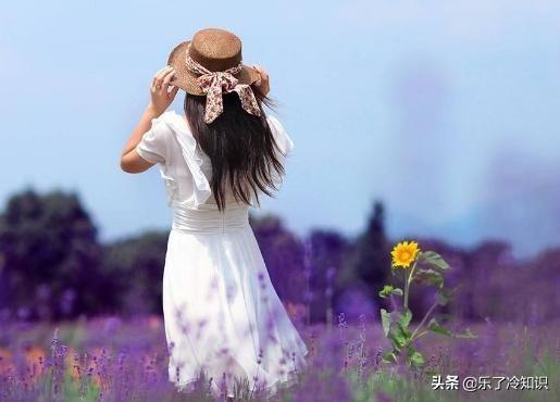 不拍吻戏的女演员,为大叔献出荧幕初吻,表情有点夸张