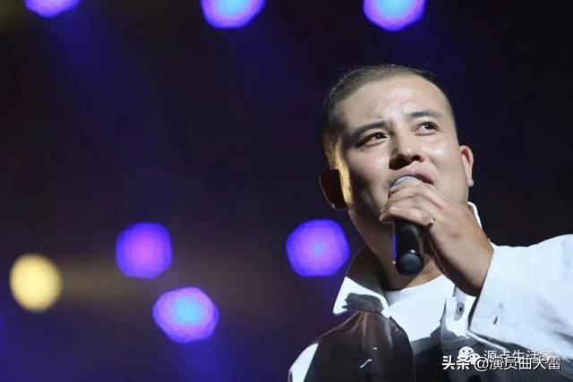 影星曲大雷现身浙江宁波象山影视城