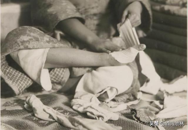 中国历史上“三寸金莲”这一陋习有多残忍？它起源于哪个朝代？