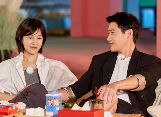 娶亲姐妹成连襟，丈母娘态度却不同，陆毅和郭京飞谁更受鲍母宠？