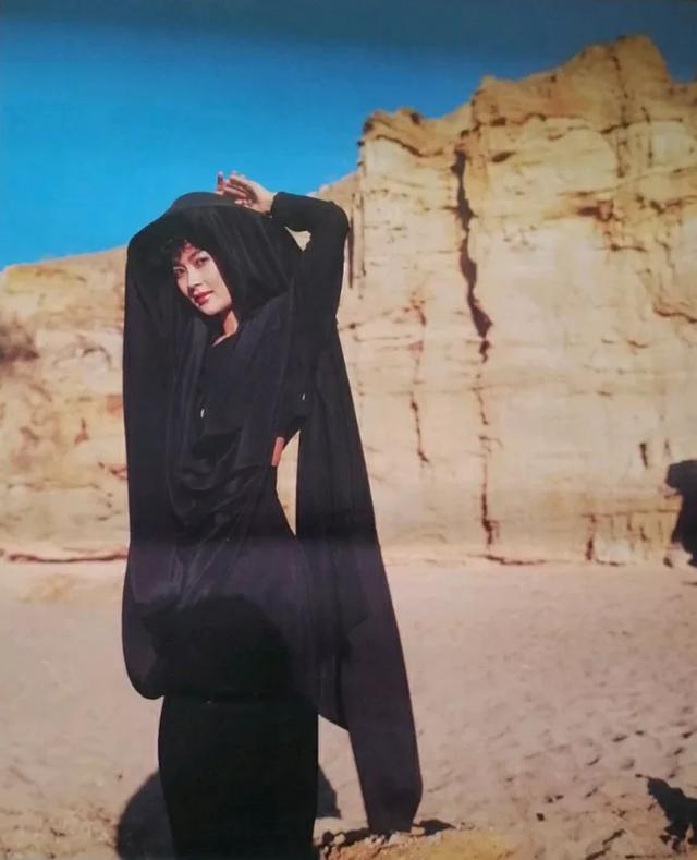 挂历欣赏（1001）——1993年阑室娇影：段仕萍程晓英麦小琴朱碧云