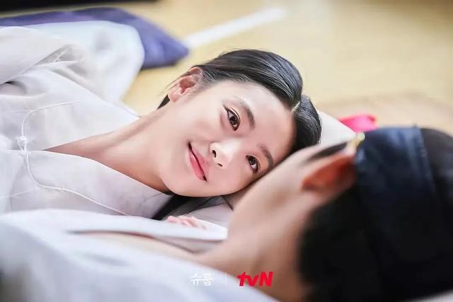 一口气刷完这部韩国宫斗剧，真香，更贴近黑色喜剧