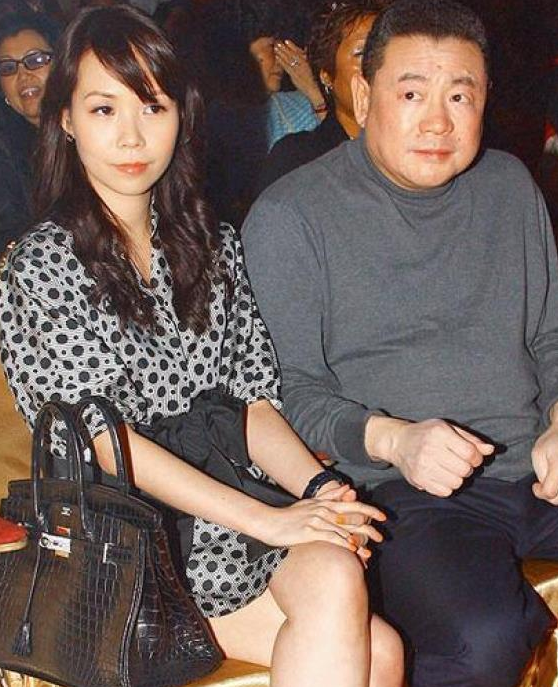 “小娱记”甘比：战败N个一线女星，击溃吕丽君，终成400亿女富豪