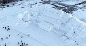 中国真的有云顶天宫吗(还原《盗墓笔记》场景 长白山“云顶天宫”正式对游客开放)