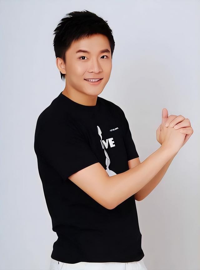 2015年，央视“最帅主持”边策坠楼身亡，真相可能不止那么简单