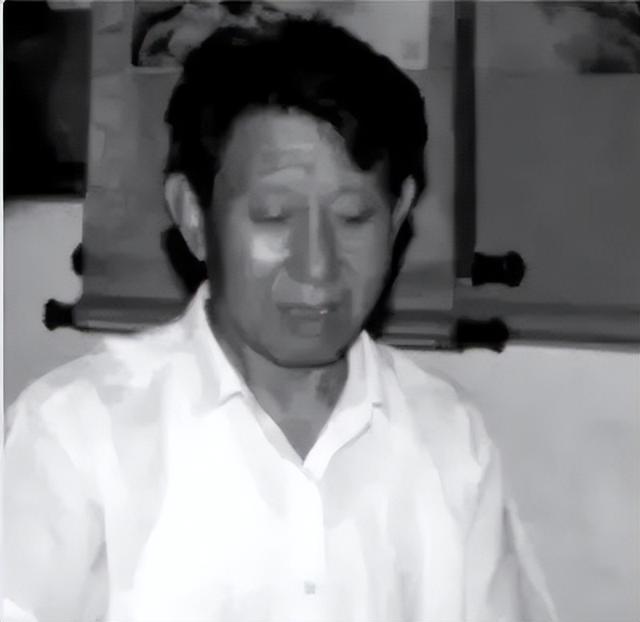 原127师政委，曾是张万年的搭档，71年拒绝提供火焰喷射器