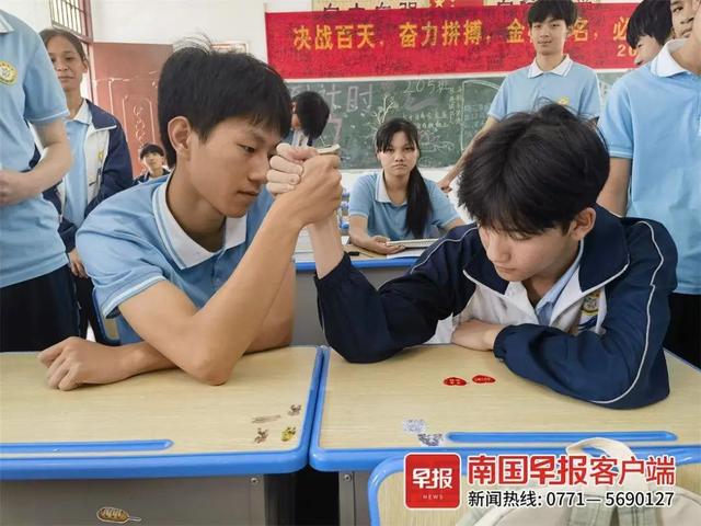 广西“飞镖少年”因颜值出圈！背后的故事令人动容……