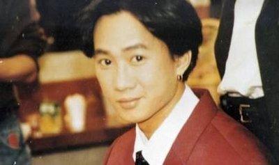 黄家驹唯一公开的女朋友，却被禁止出席葬礼，三十年过去终身不嫁