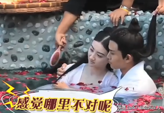 怪不得电视剧只拍上半身！踩“高跷”、垫箱子，看了花絮太尴尬