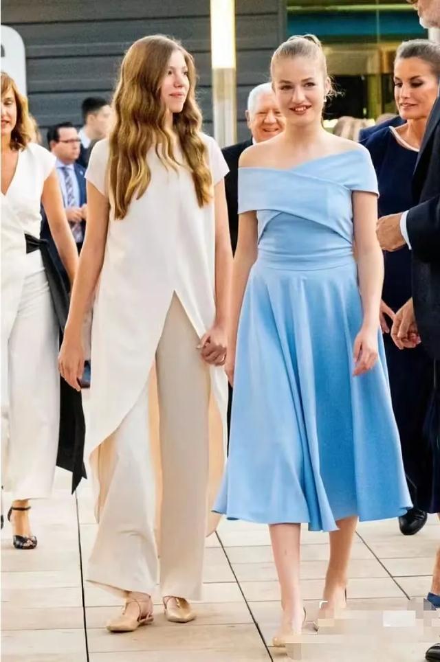 长腿美少女！17岁的索菲亚公主，这身材很欧美，衣品直逼母亲莱后