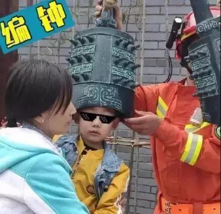 报告消防员蜀黍：这里有人卡住了......