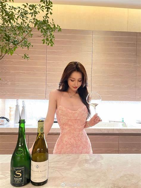 周麟嘉,迷人写真,彰显性感魅力!