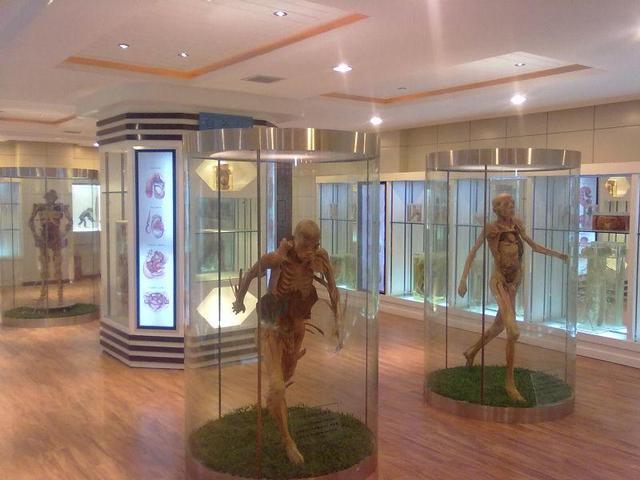 高校保安深夜喊女生去偏僻教学楼,剧情神转折哈哈哈!