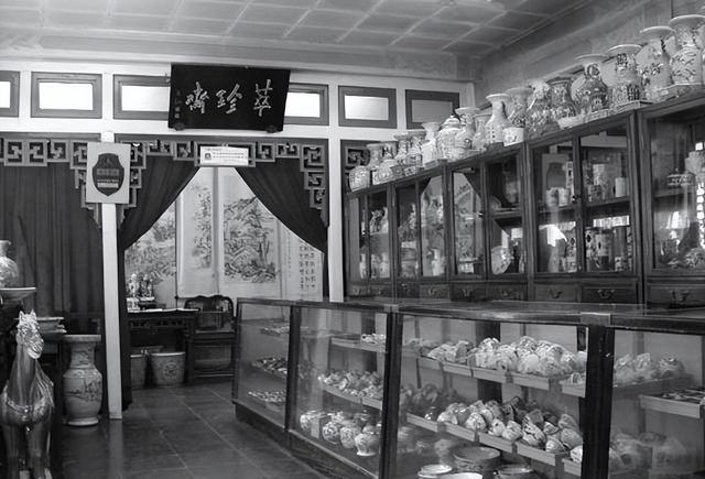 原127师政委，曾是张万年的搭档，71年拒绝提供火焰喷射器