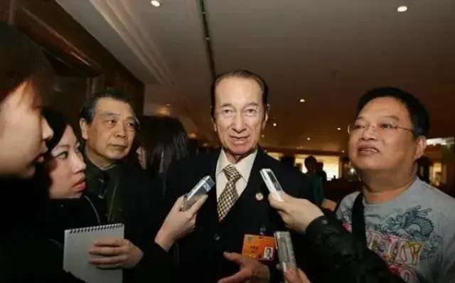 赌王最爱女儿不是何超琼，也非70岁生的何超欣，而是脾气古怪的她