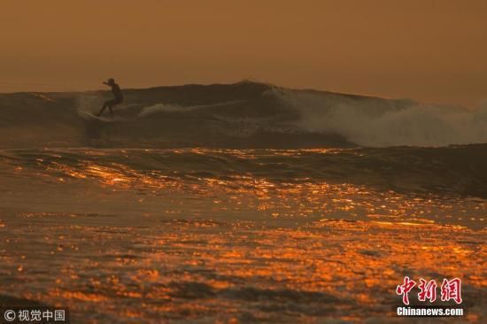 “落山风”或致加州火势陷危急 当地学生四处疏散