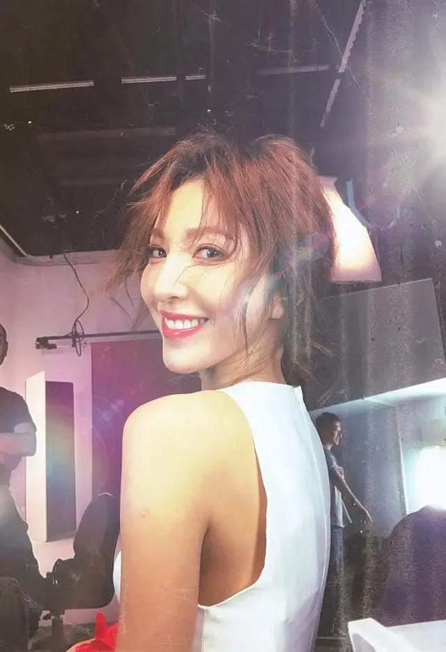 《今夜一起为爱鼓掌》治疗师与新娘的情爱探索，寻找爱的救赎