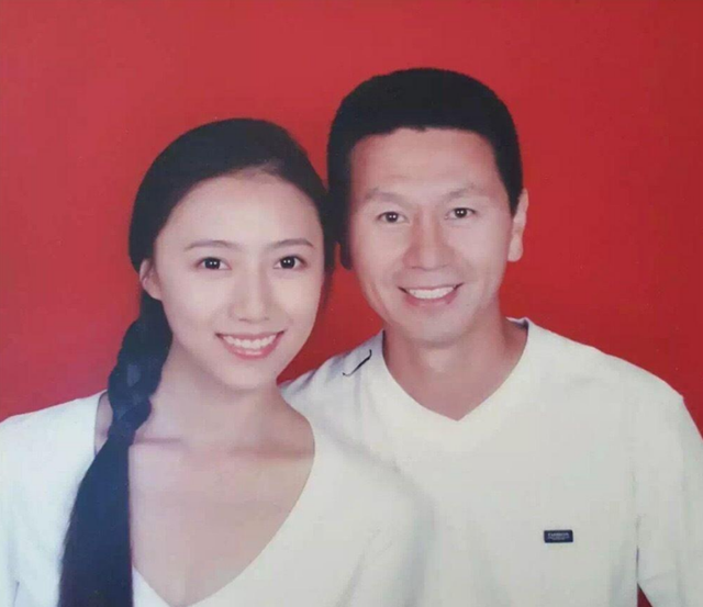 著名演员吴若甫：当红时被绑架，44岁娶22岁妻子，如今怎么样了？