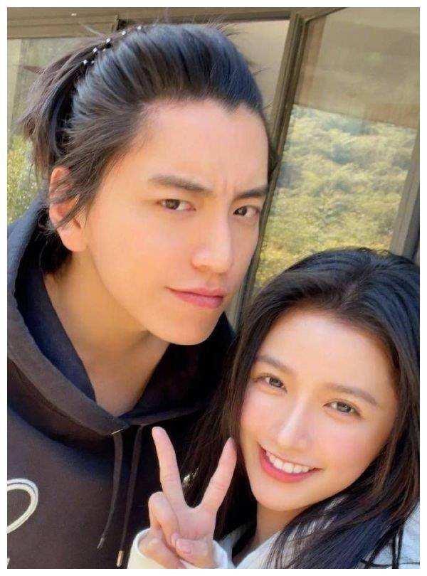 王大陆蔡卓宜官宣恋情！公开情侣身份秀恩爱，女方曾有一段婚史