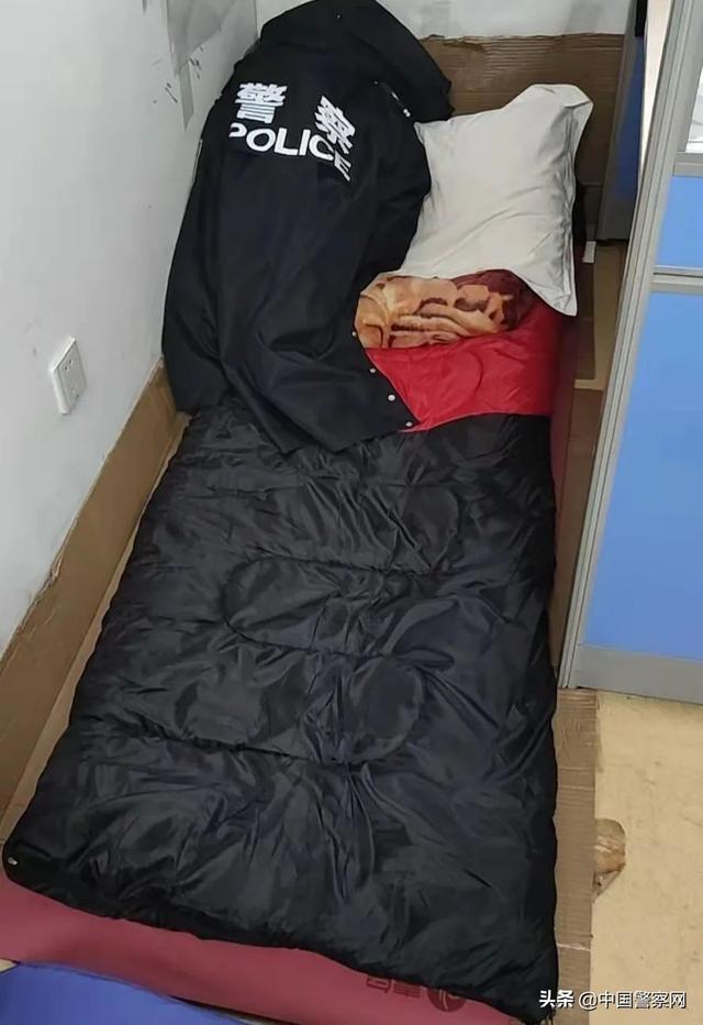 【疫情当前 警察不退】上海虹口：“三人小组”抗疫情