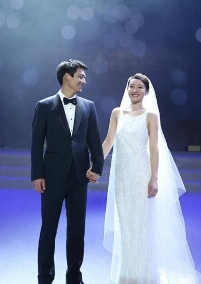 情路坎坷的周迅:21年谈了8个男友,39岁结婚,45岁婚姻破碎