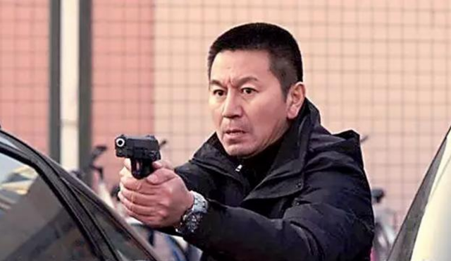 著名演员吴若甫：当红时被绑架，44岁娶22岁妻子，如今怎么样了？