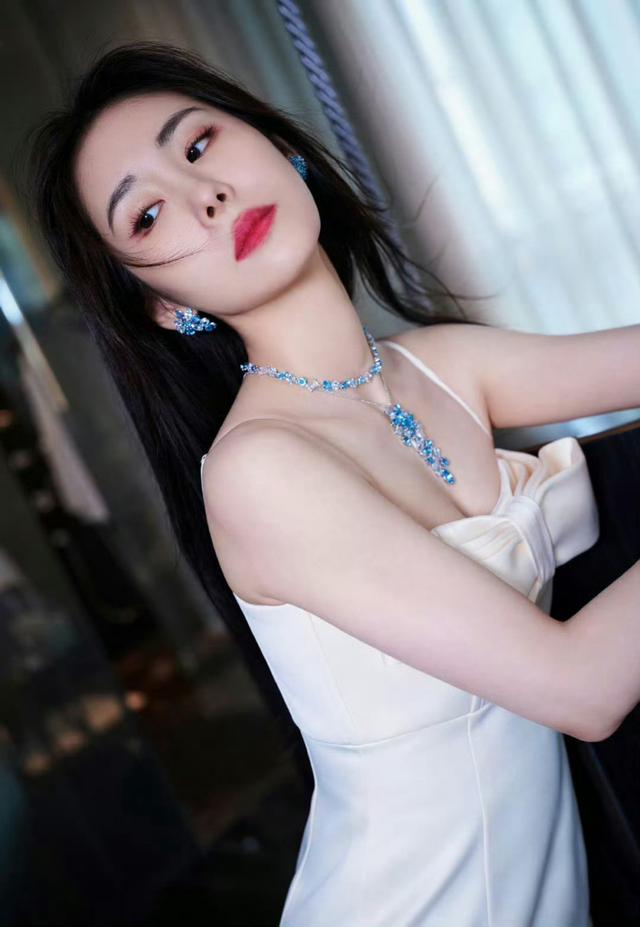 家人们谁懂!36岁张碧晨这身材绝了,为啥华晨宇不和她在一起?