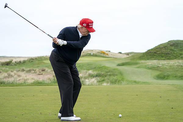 特朗普前妻伊凡娜：离婚后一生未改夫姓，逝后被特朗普当家人安葬