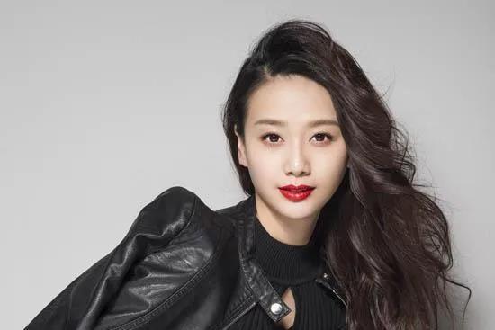 看看和侯总搭戏的女搭子，个个都是绝色佳人 谁能不羡慕侯总每一天