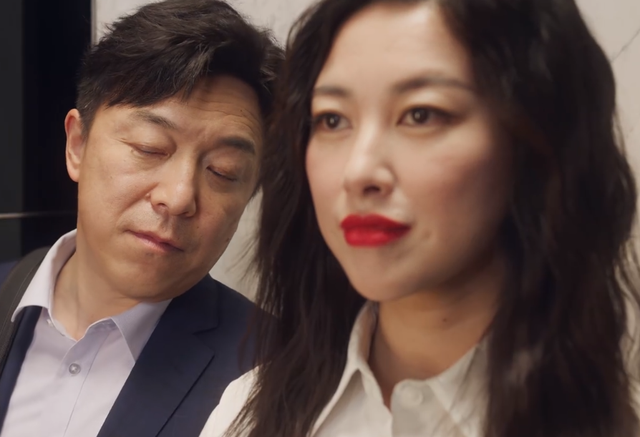 48岁黄渤新剧开播！搭档38岁朱珠被指演技浮夸，收视不佳剧情尴尬