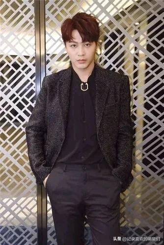 孟瑞自带贵族气质，阳光帅气迷人十足。演技精湛，才华横溢！