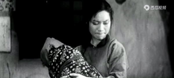 “傻大姐”因客串进入电影圈，受到导演们力捧，31岁意外去世