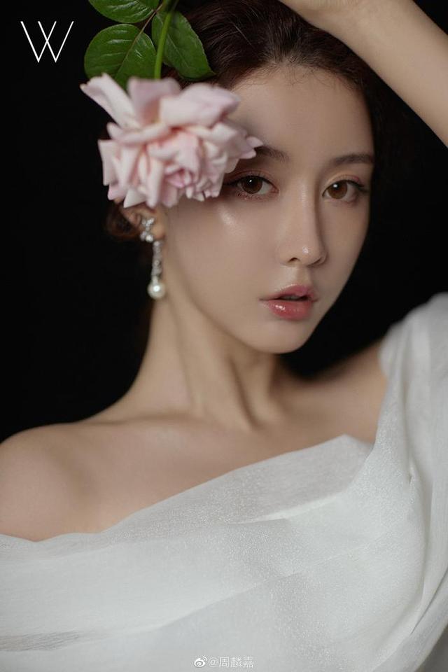 周麟嘉,迷人写真,彰显性感魅力!