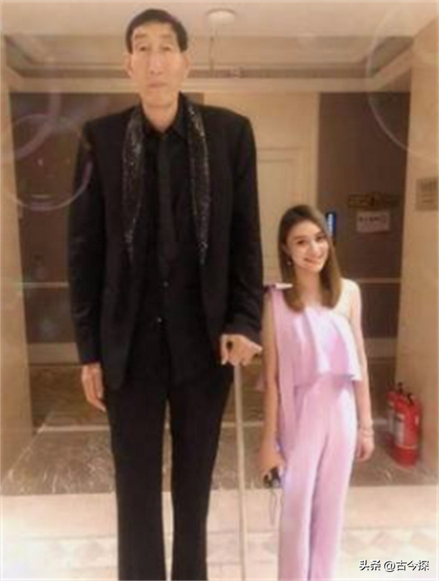 中国巨人鲍喜顺，晚年爱妻不顾生死为他诞下一子，爱情最初模样