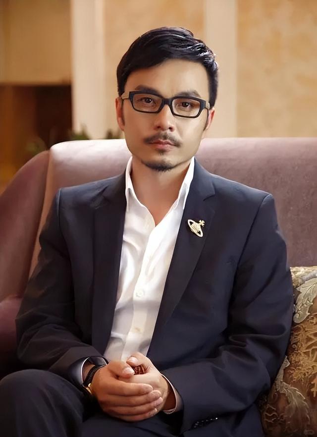 汪涵和仇晓坐一起不敢对视，马可看yoyo眼神拉丝，肢体细节不骗人