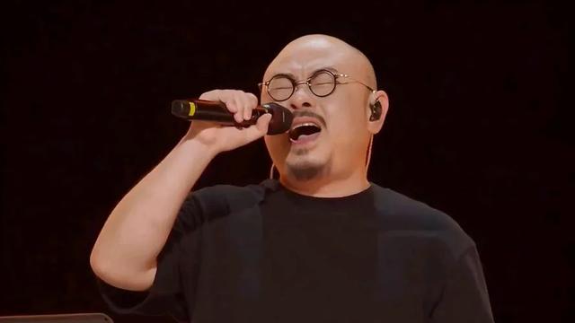 刀郎：丰碑式的音乐天才与文化传承者