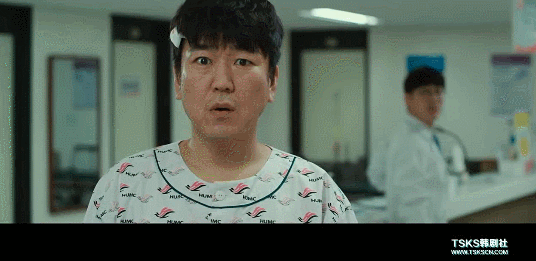 父女互换身体，这片儿骚气快要溢出屏幕