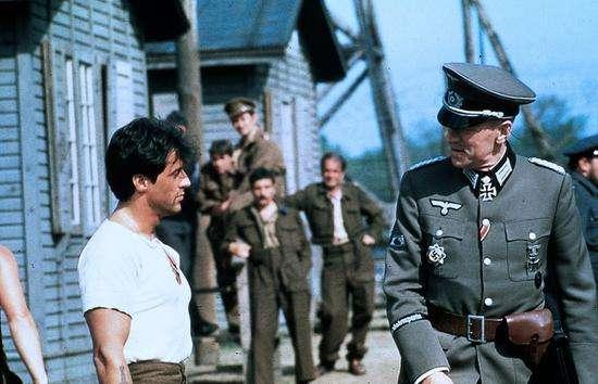 最具骑士特色的军队？二战德军军官佩戴手枪的小细节就能看出来