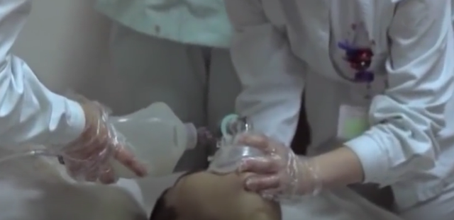 2021小伙喝下整瓶百草枯，入院18天状态变好，医生却下达病危通知