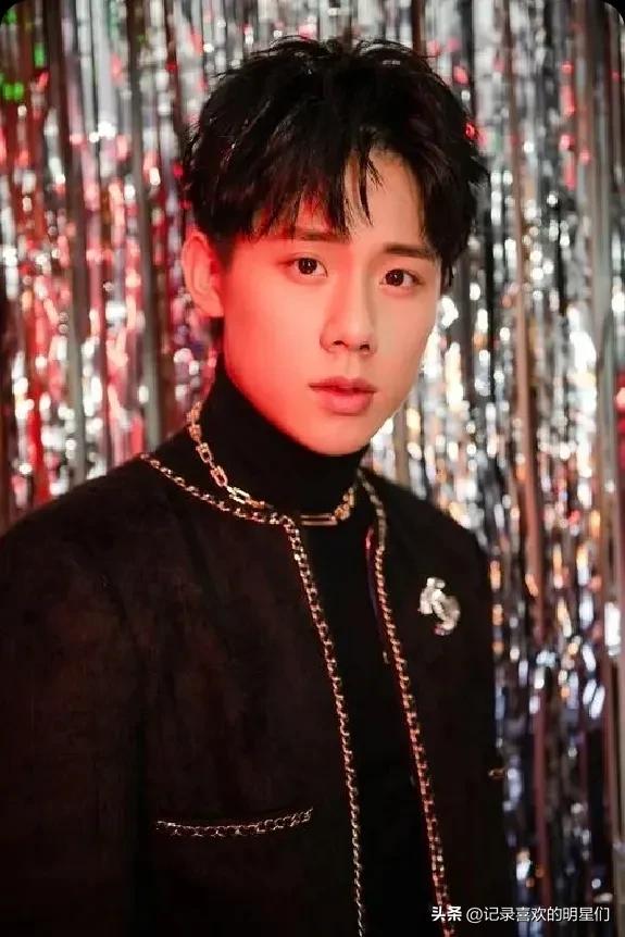 00后男演员：周奇阳光帅气迷人十足，演技也不错！