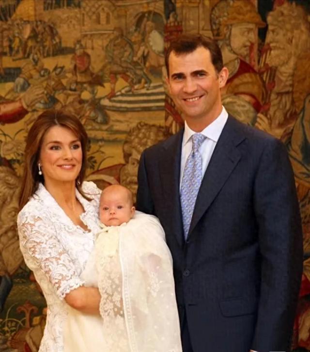 长腿美少女！17岁的索菲亚公主，这身材很欧美，衣品直逼母亲莱后