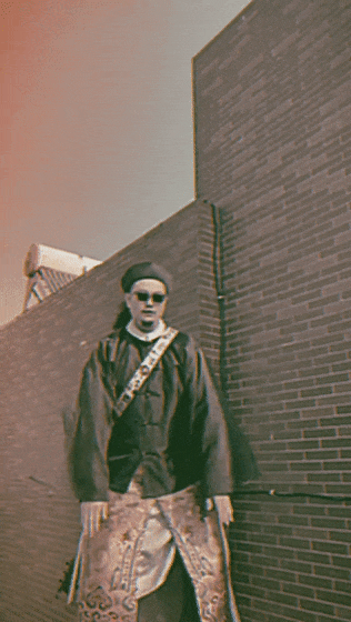 李白玩火、曹操蹦迪、刘备摇花手！我在抖音看“老东西”直播……