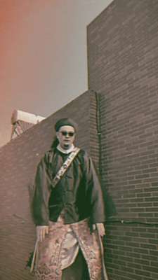 刘备蹦迪(李白玩火、曹操蹦迪、刘备摇花手我在抖音看“老东西”直播……)